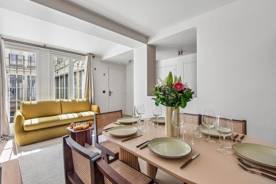 Lavie Maison - AC and Hot Tub near Sentier Apartment in Paris