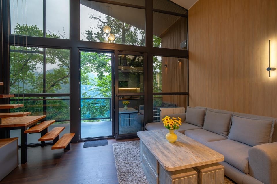 View (from property/room), Living room, Garden view