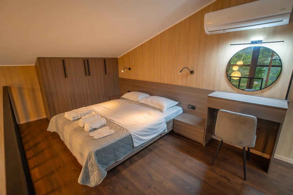 Bed, Bedroom, air conditioner