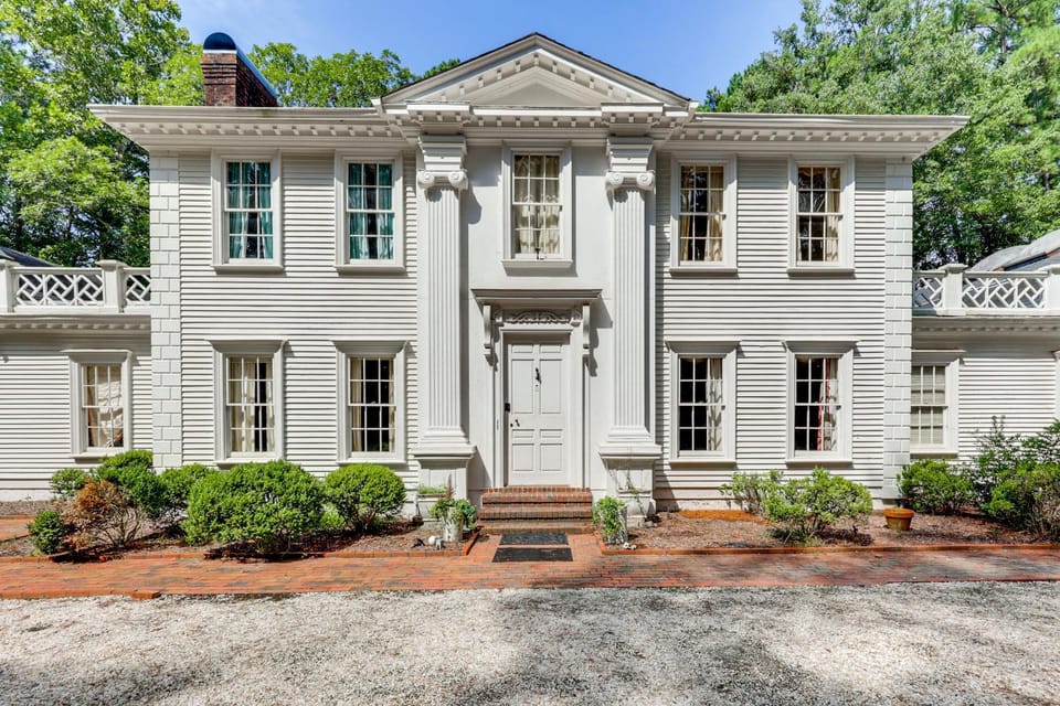 3 Mi to Dtwn! Grand Goldsboro Getaway House in Goldsboro