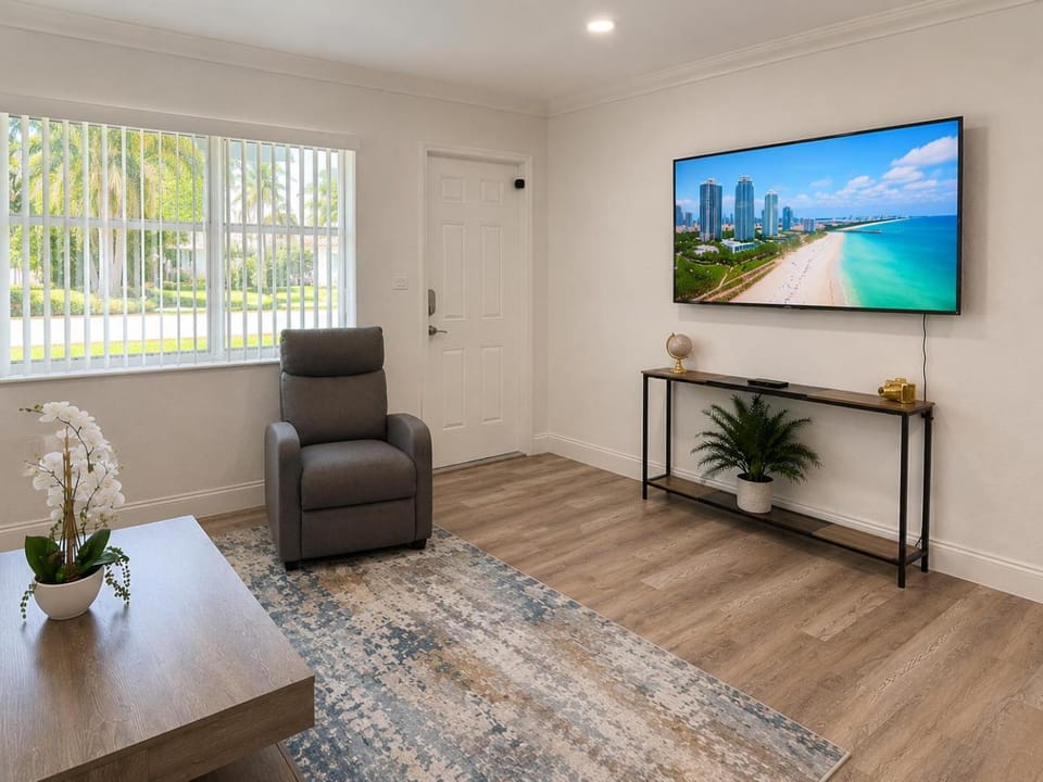 Comfy 4 Beds Walk Hard Rock Stadium Free Parking House in Miami Gardens