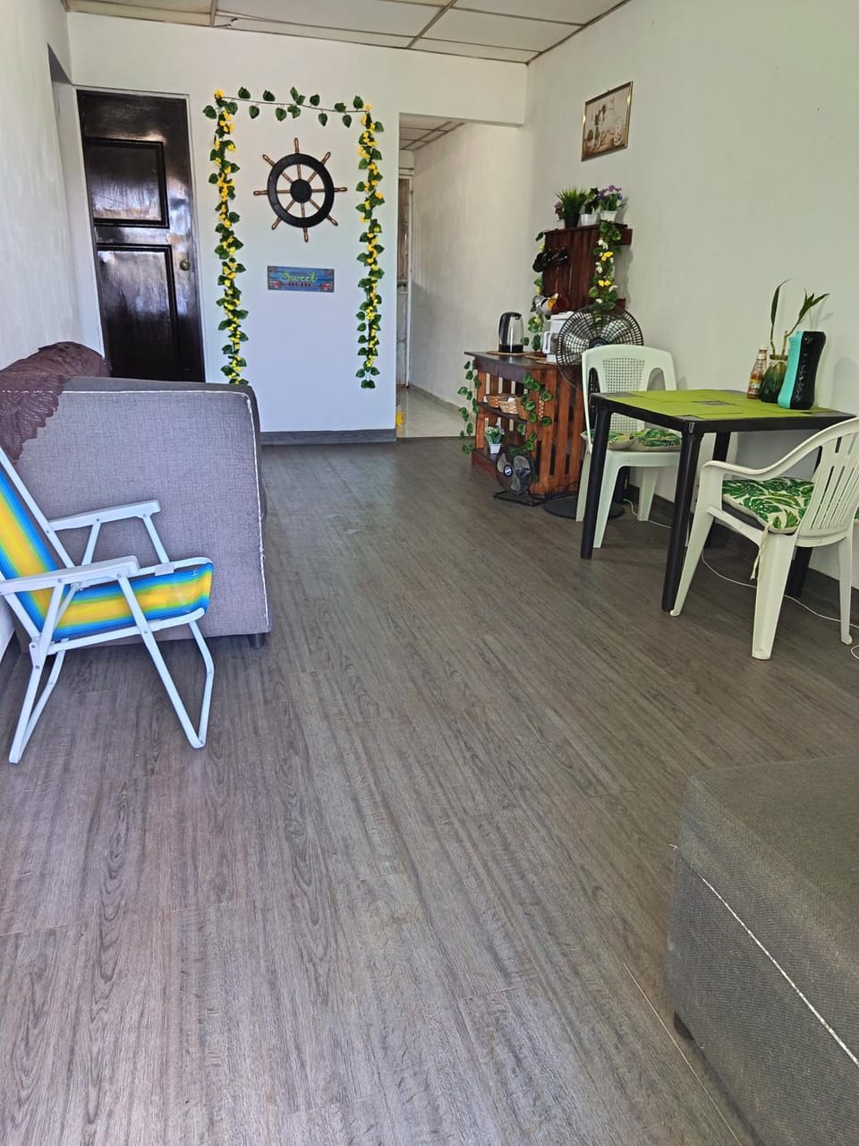 Kitchen or kitchenette, Seating area, Dining area