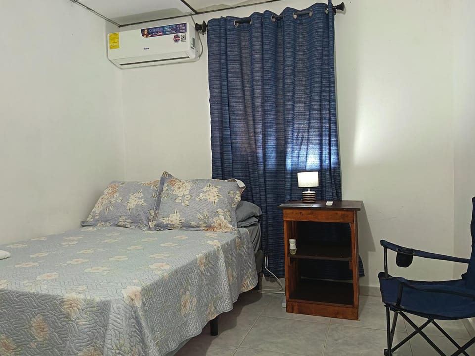 TV and multimedia, Photo of the whole room, Bedroom, air conditioner