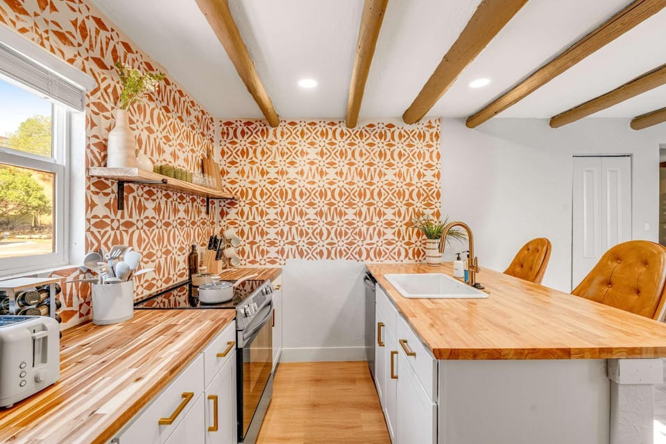 Cozy 3BR Retreat in Manitou Springs Downtown Apartment in Manitou Springs