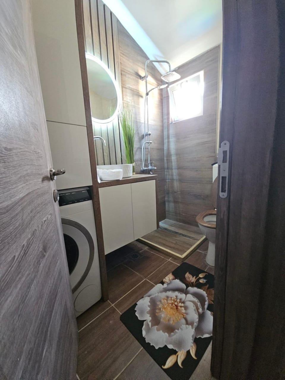 Shower, Toilet, Bathroom, washing machine, dryer