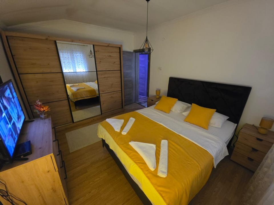 Bed, Photo of the whole room, Bedroom, wardrobe