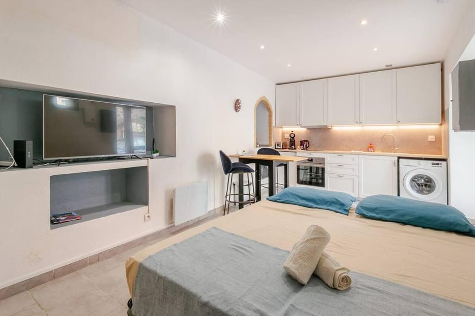 Living room, Bedroom, kitchen
