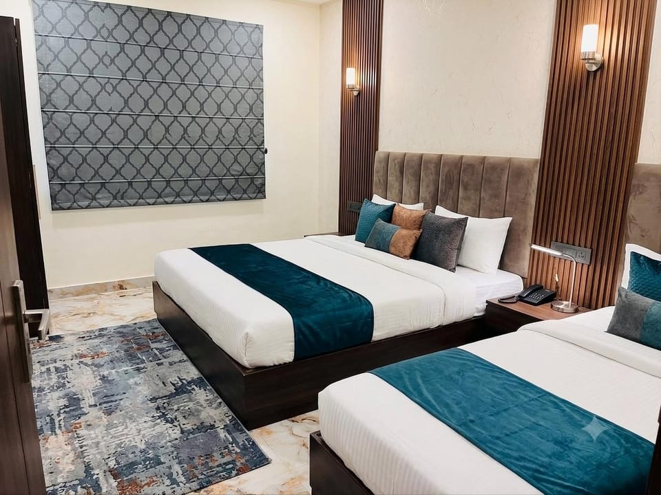 Bed, Living room, Photo of the whole room, Seating area, Bedroom, wardrobe