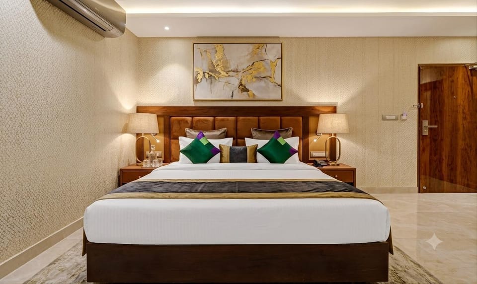 Bed, Photo of the whole room, Bedroom, wardrobe, air conditioner
