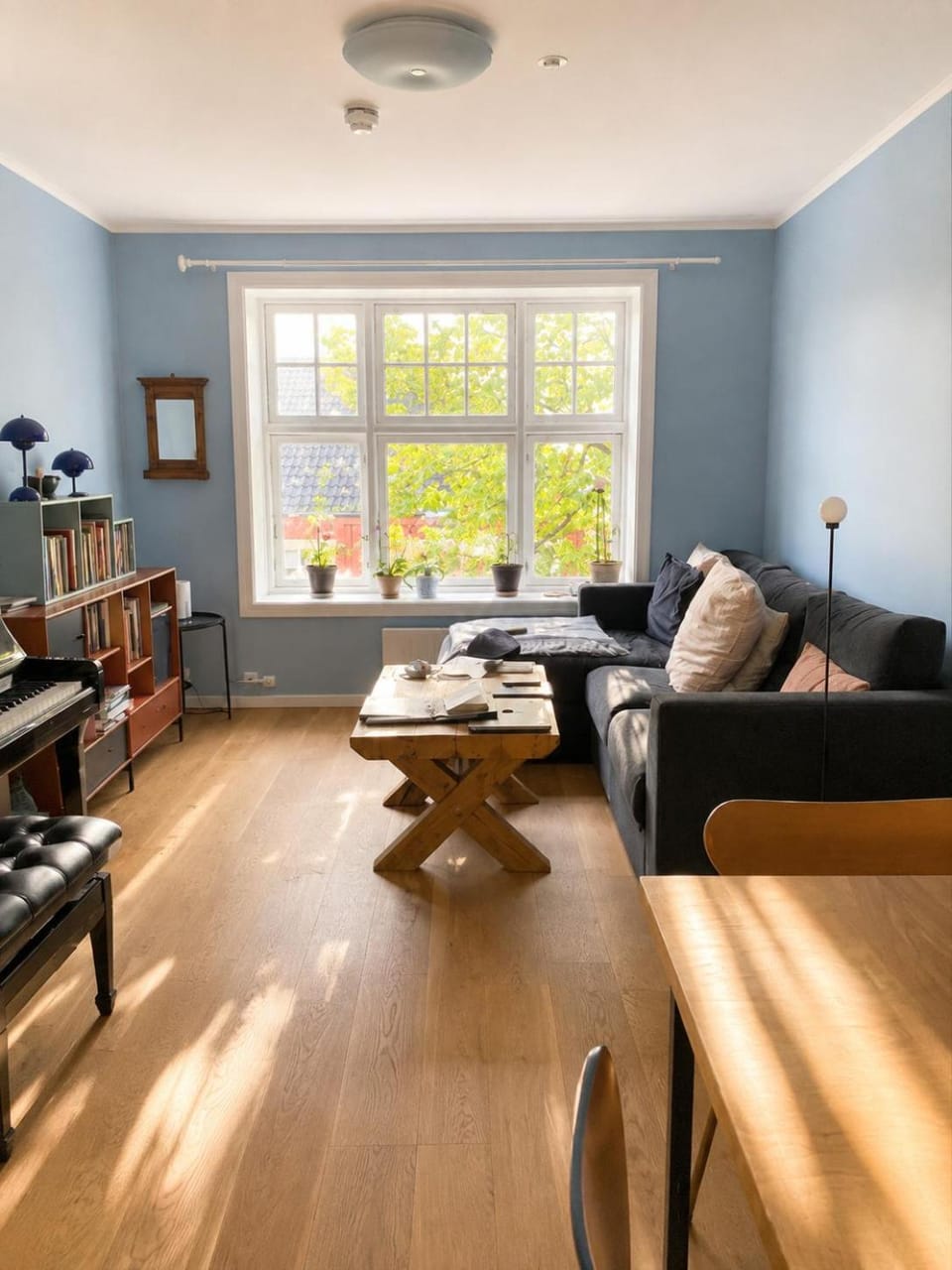 Library, Living room, Seating area