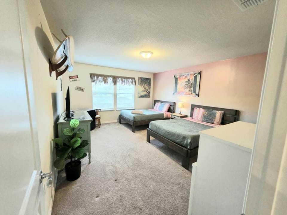 Windsor Island 5BR Disney Home: Pool & Waterpark House in Polk County