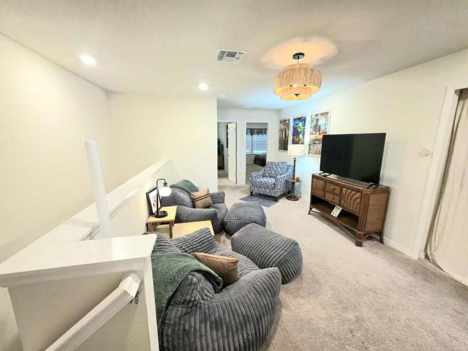 Windsor Island 5BR Disney Home: Pool & Waterpark House in Polk County