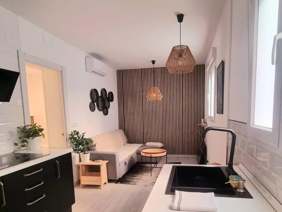 Bright 1-Bedroom with Ensuite in Puerta del Ángel Apartment in Madrid