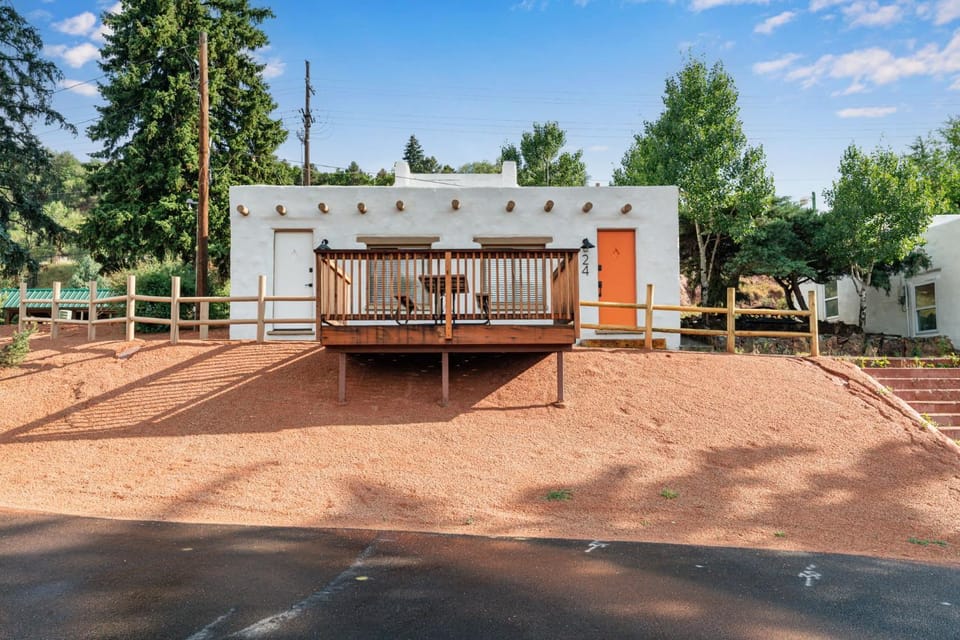 Cozy 2BR in Manitou Springs Walk Downtown Apartment in Manitou Springs