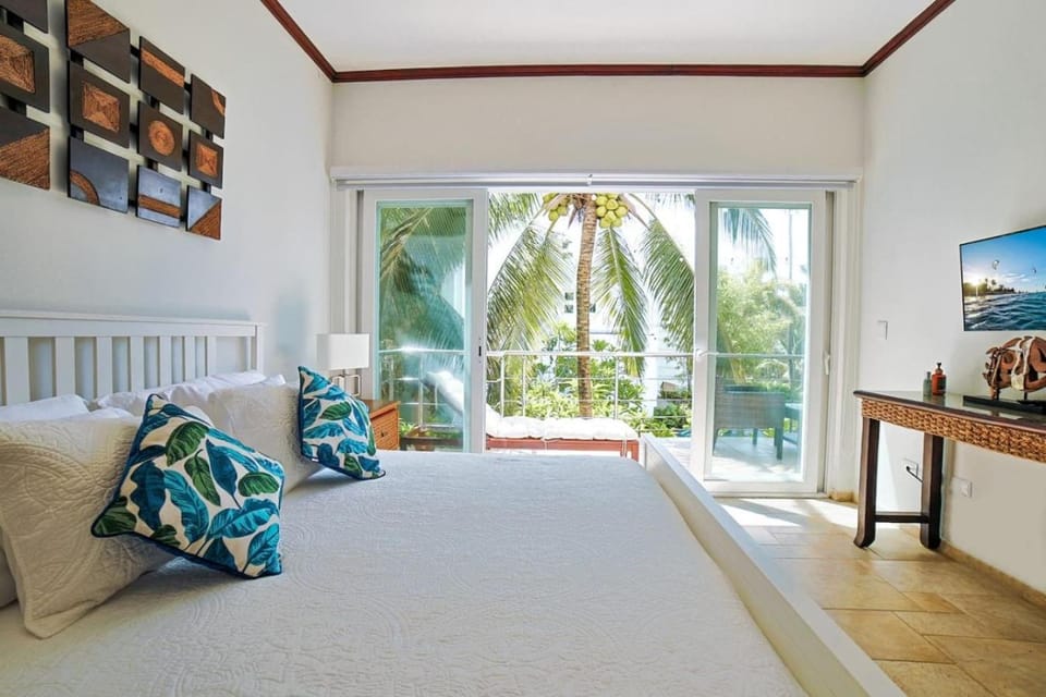 Bed, TV and multimedia, Bedroom
