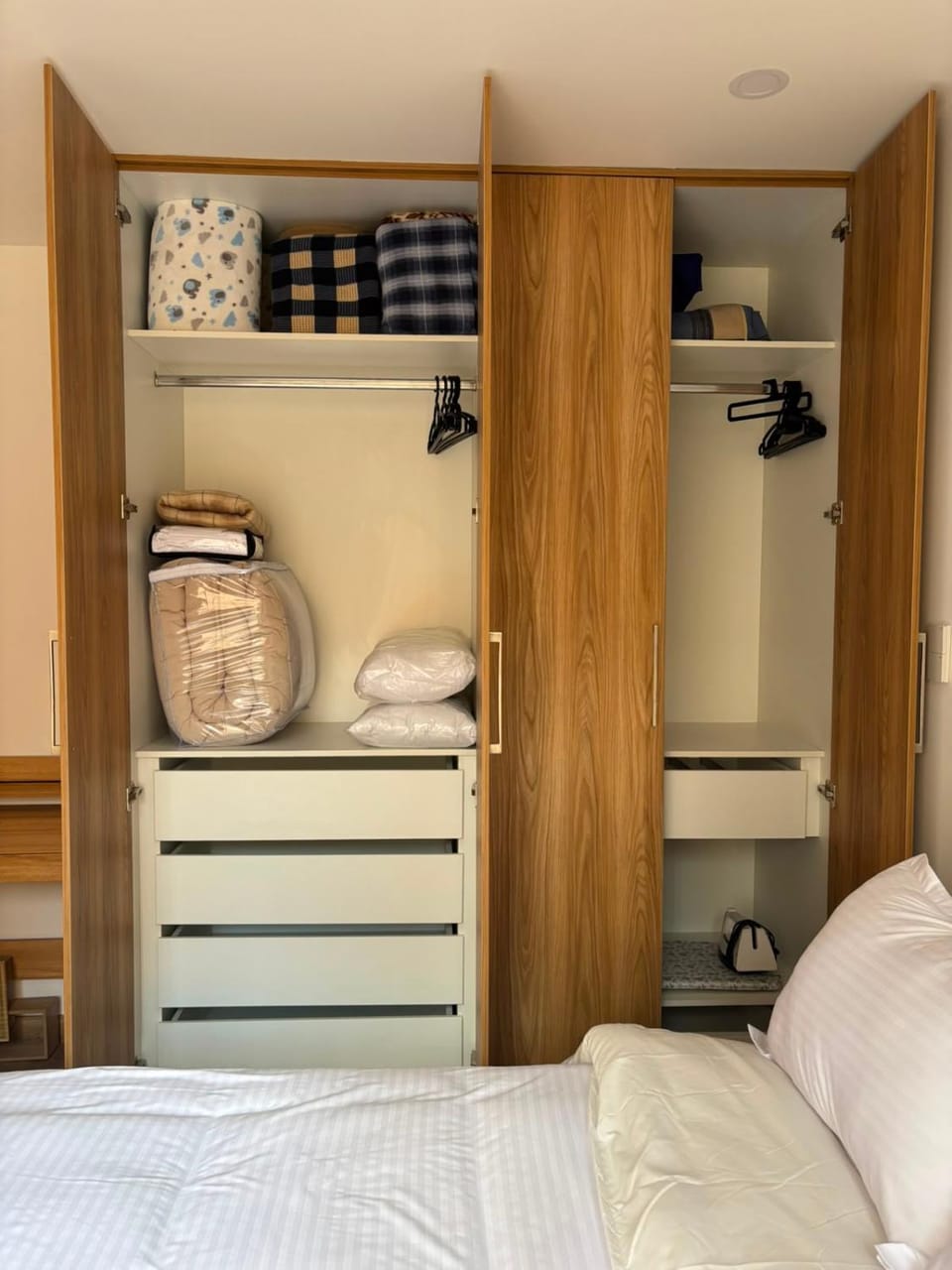 Bedroom, wardrobe