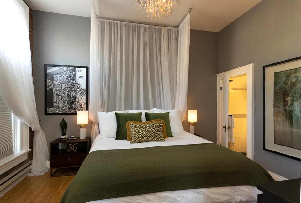 Photo of the whole room, Bedroom