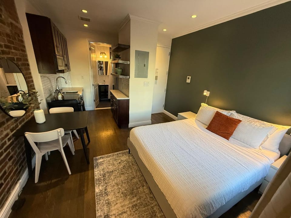 The Pewter Flat III Vibe 8835 Apartment in East Village