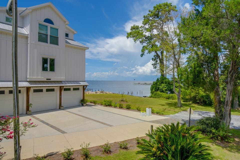 Walk to Beach! Water-View Fairhope Retreat House in Fairhope
