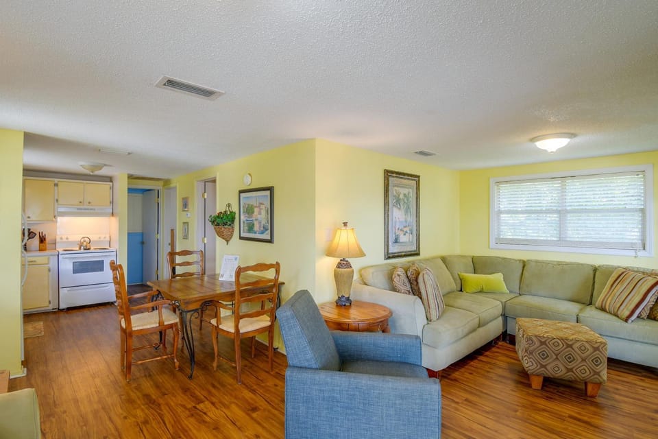 Walk to Beach! Water-View Fairhope Retreat House in Fairhope
