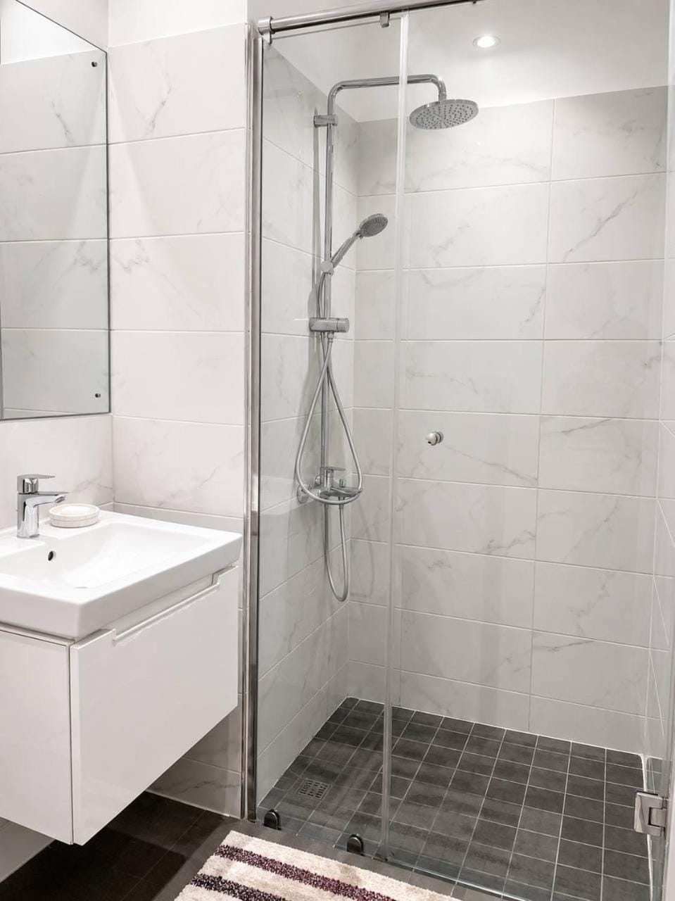 Shower, Bathroom, towels
