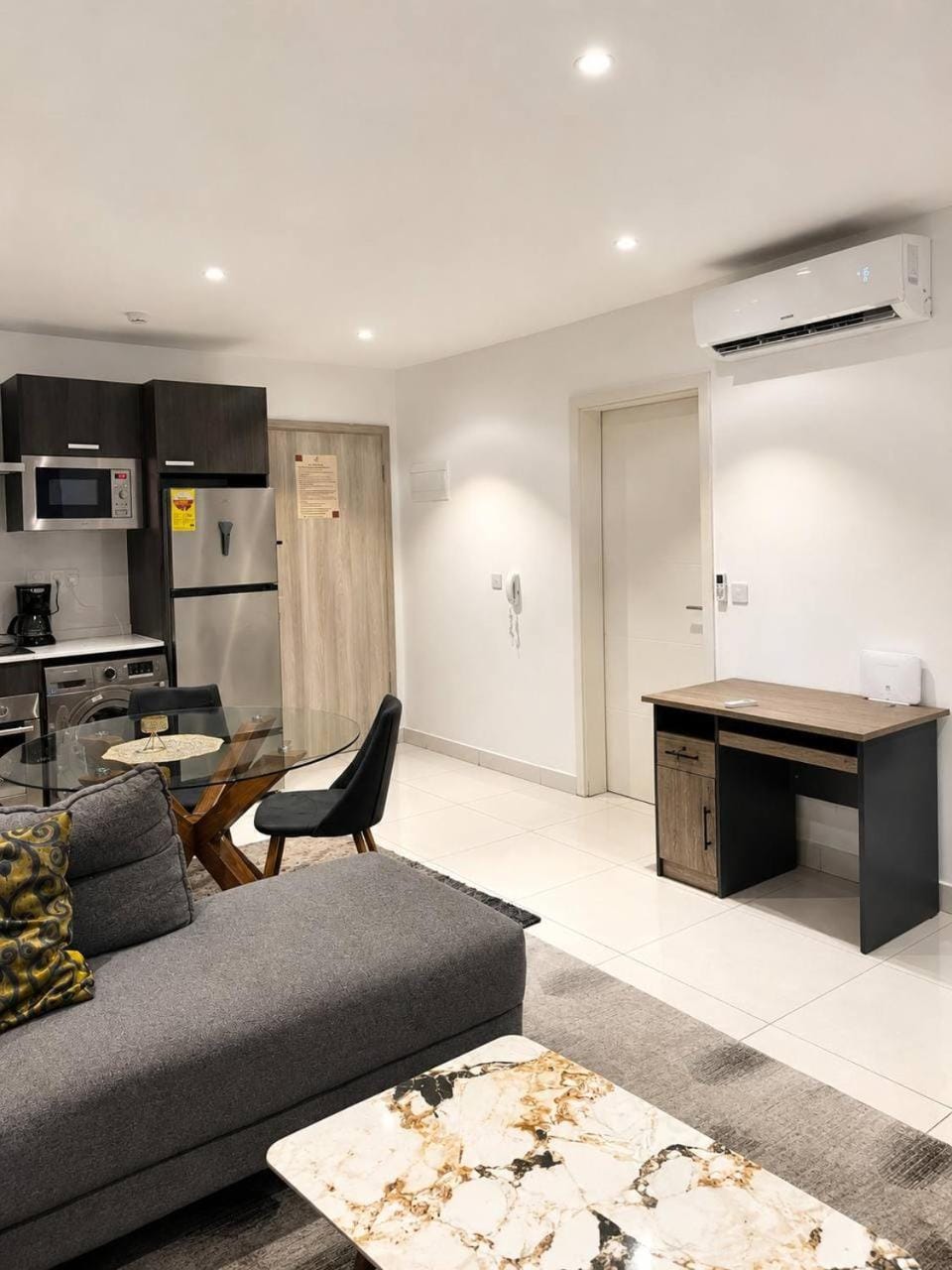 Kitchen or kitchenette, Dining area, air conditioner