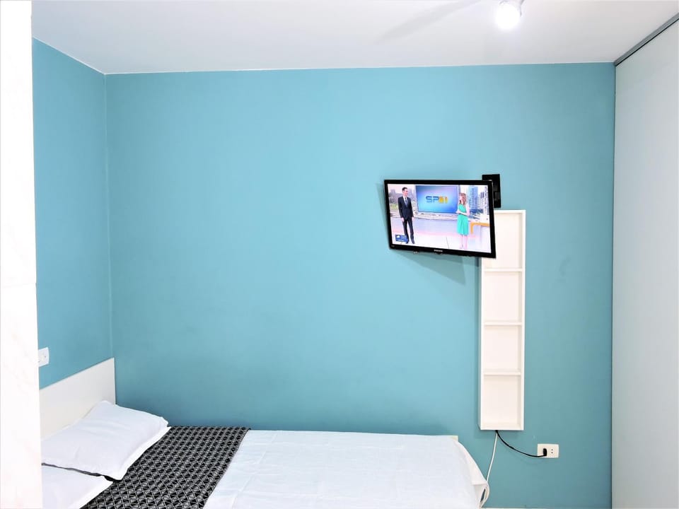 Communal lounge/ TV room, Bed, TV and multimedia, Photo of the whole room, Bedroom