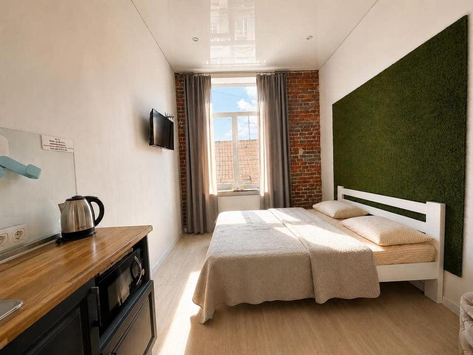 Bed, TV and multimedia, Kitchen or kitchenette, Photo of the whole room, Bedroom