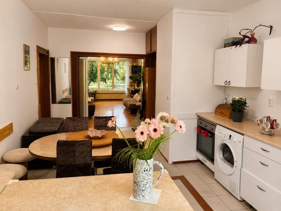 Central Sofia Parkside 3BR 80m2 Fast WiFi Apartment in Sofia