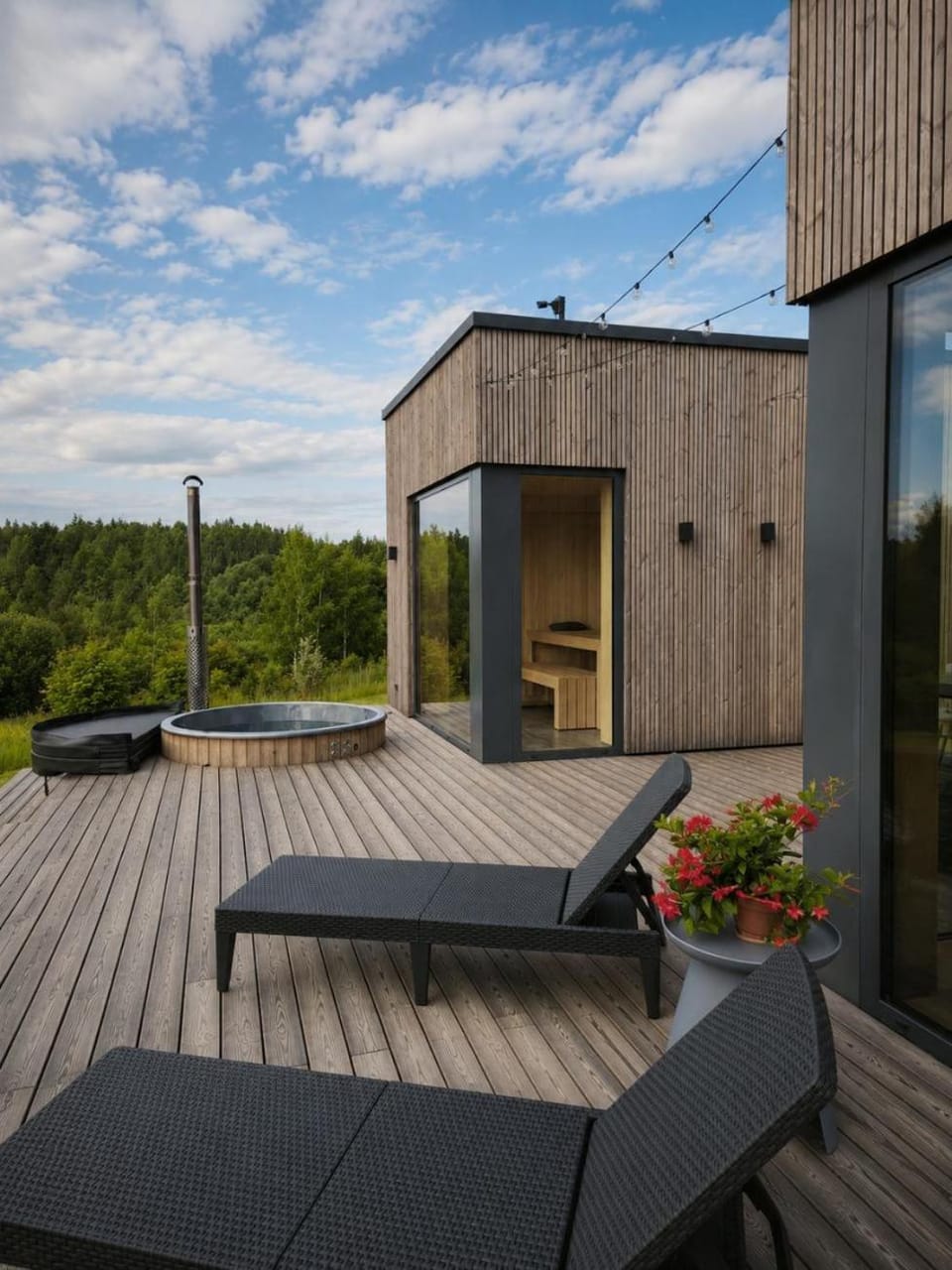 Property building, Hot Tub, Sauna, Balcony/Terrace