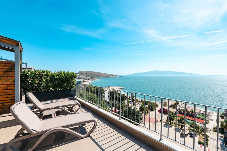 Property building, Balcony/Terrace, Sea view, Breakfast