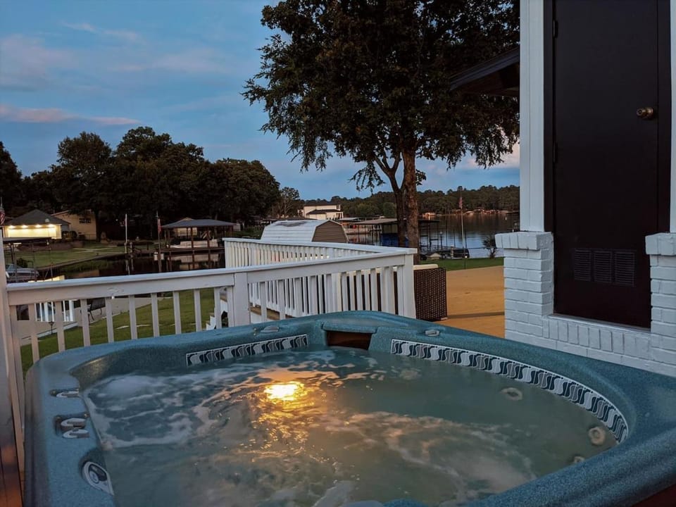 Lakefront Escape Private Hot Tub Theater & House in Rockwell