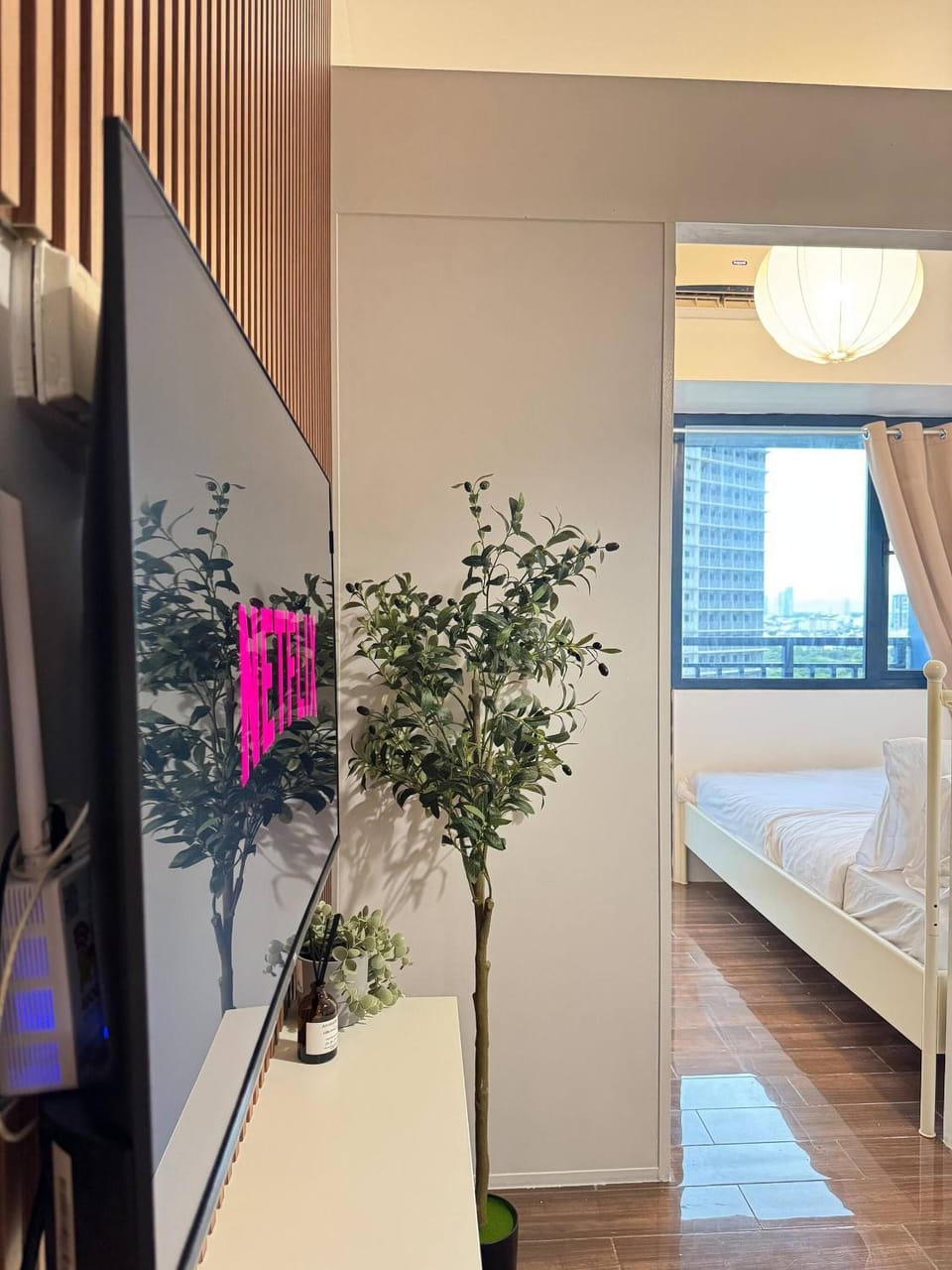 Central Makati City View with Fast WiFi and Netflix House in Makati