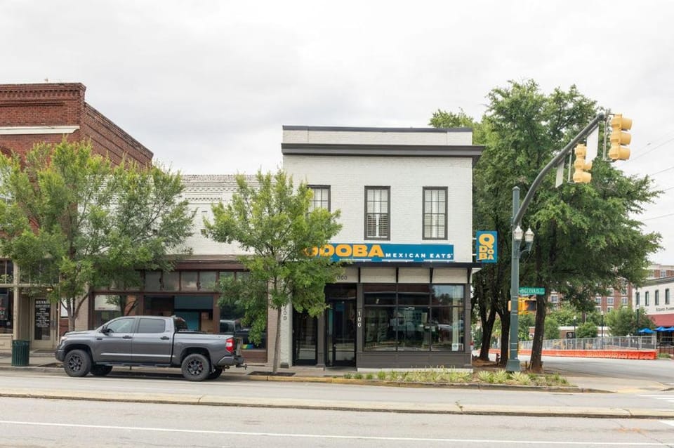 Property building, Restaurant/places to eat, Facade/entrance, Neighbourhood, Street view