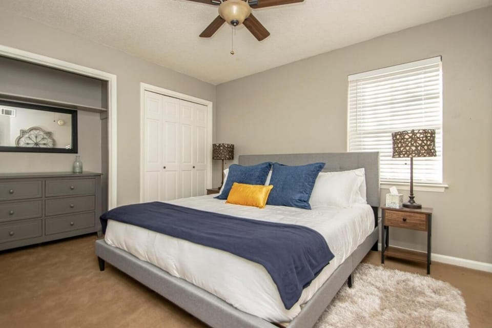 Hillcrest Apt with King Bed & Free Parking Apartment in Little Rock