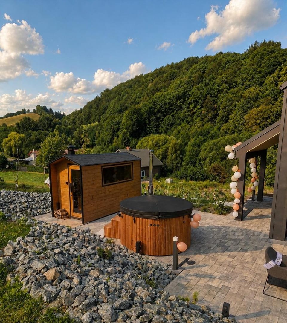 Hot Tub, Sauna