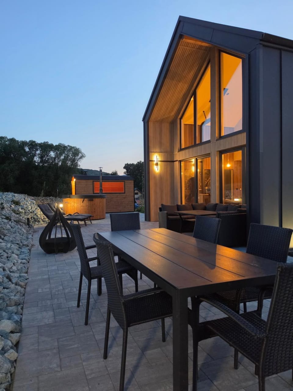 Property building, Patio, Natural landscape, Balcony/Terrace, Dining area