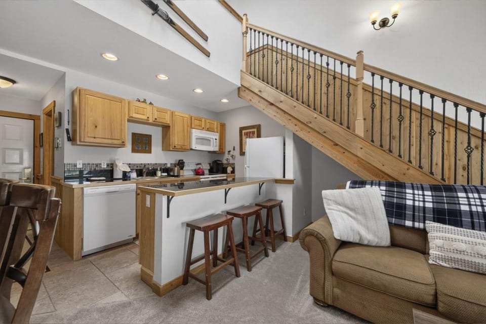 Cozy Mountain Condo with Resort Amenities, Pet-Friendly House in Granby