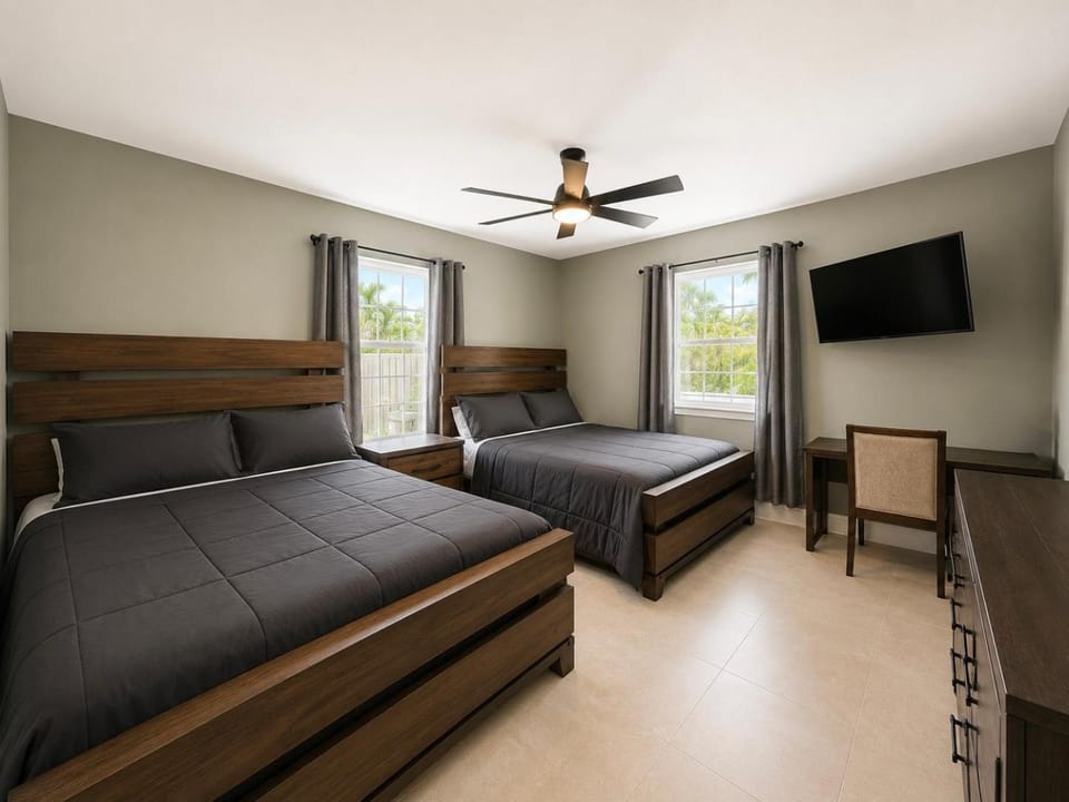 Bed, TV and multimedia, Bedroom