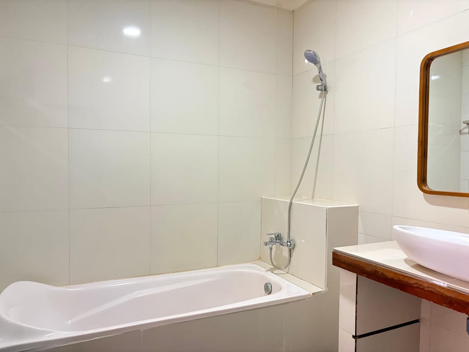 Bathroom, Internal: Not applicable to any particular room