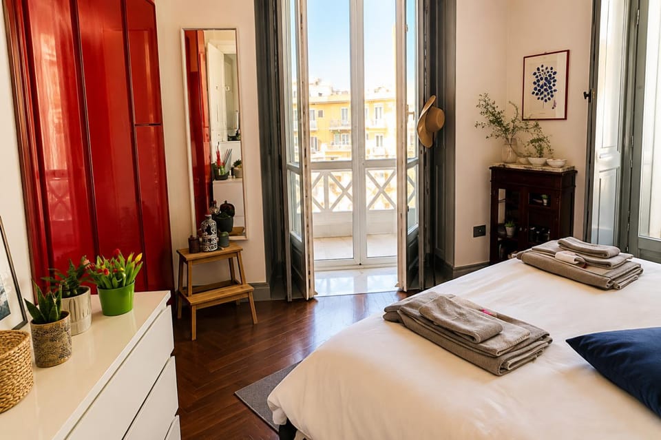 Naples&Love Panoramic Balconies & Duomo House in Naples