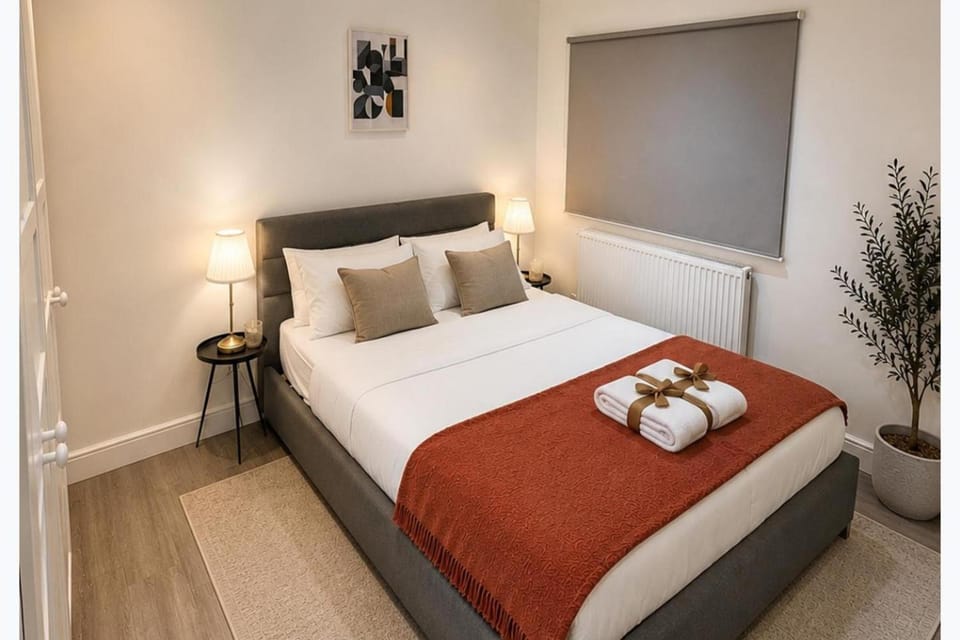 Bed, Photo of the whole room, Bedroom