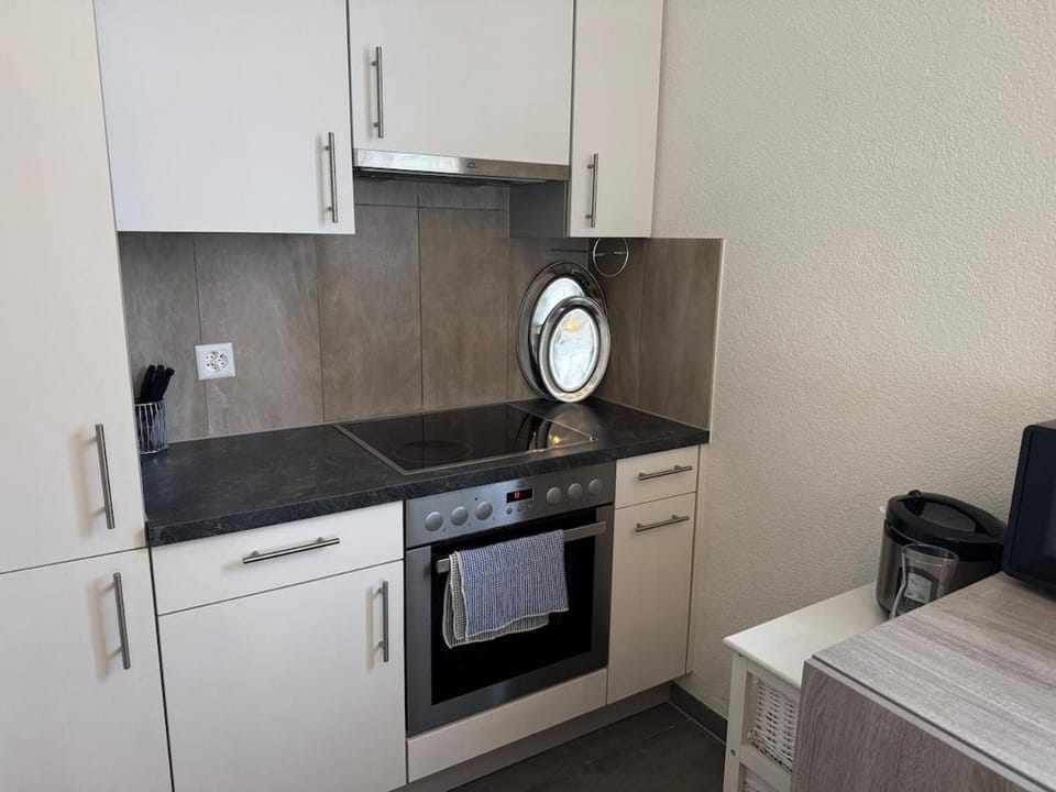 Spacious apartment with private garden & entrance Apartment in Canton of Bern (Region)