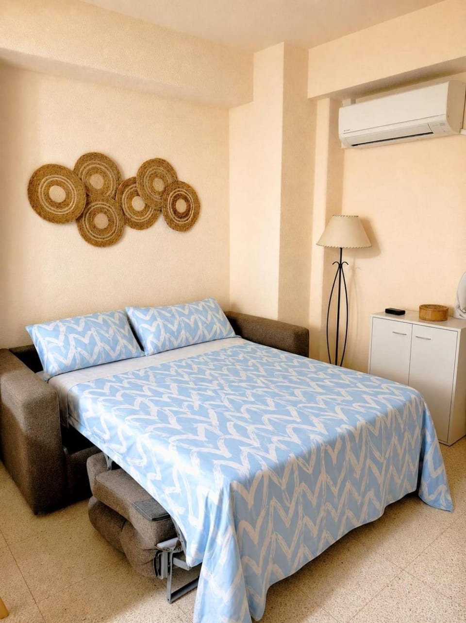 Bed, air conditioner