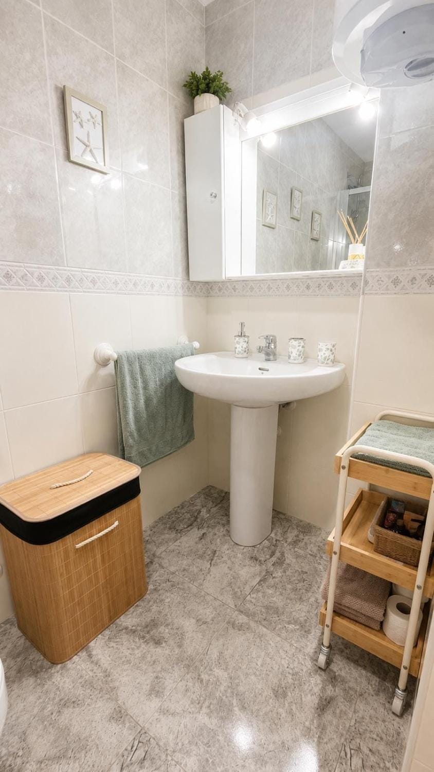 Toilet, Bathroom, towels