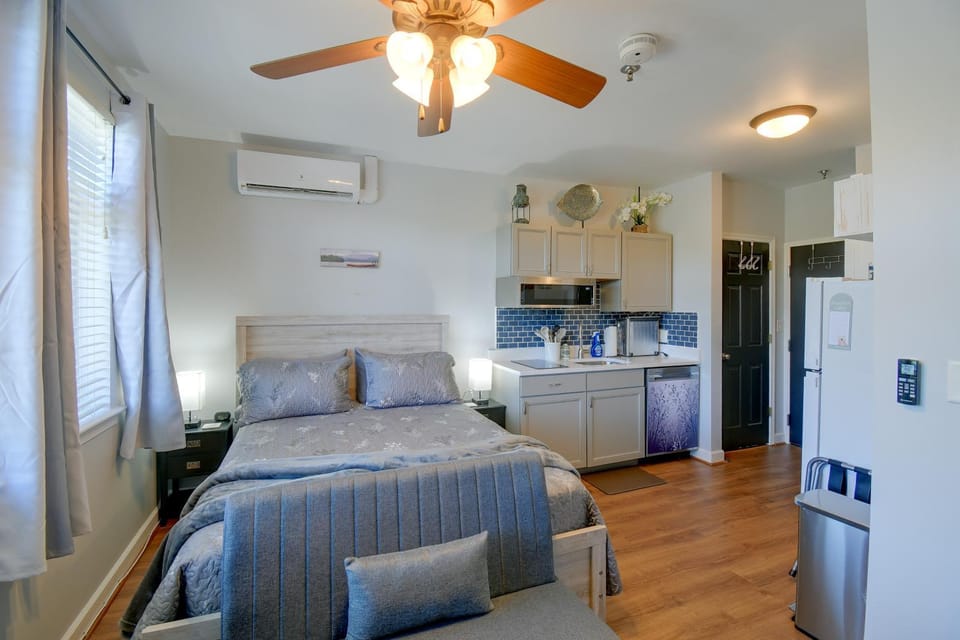 Top-Floor SML Studio with Lake & Pool Access Apartment in Smith Mountain Lake