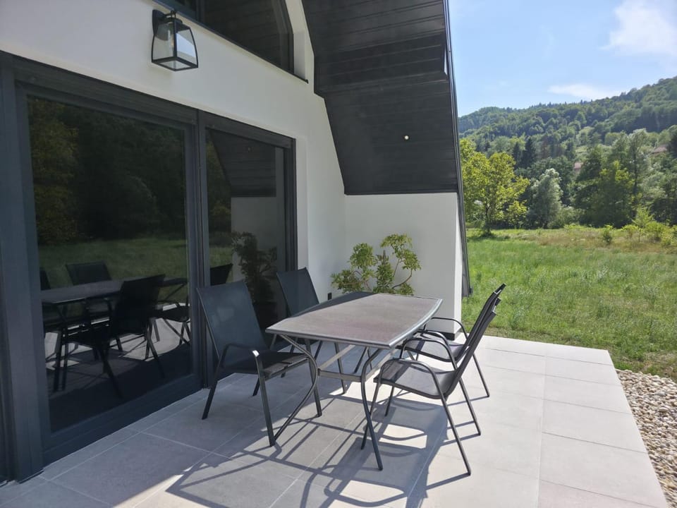 Property building, Day, Natural landscape, Garden, Garden, View (from property/room), Balcony/Terrace, Balcony/Terrace, Garden view, Mountain view