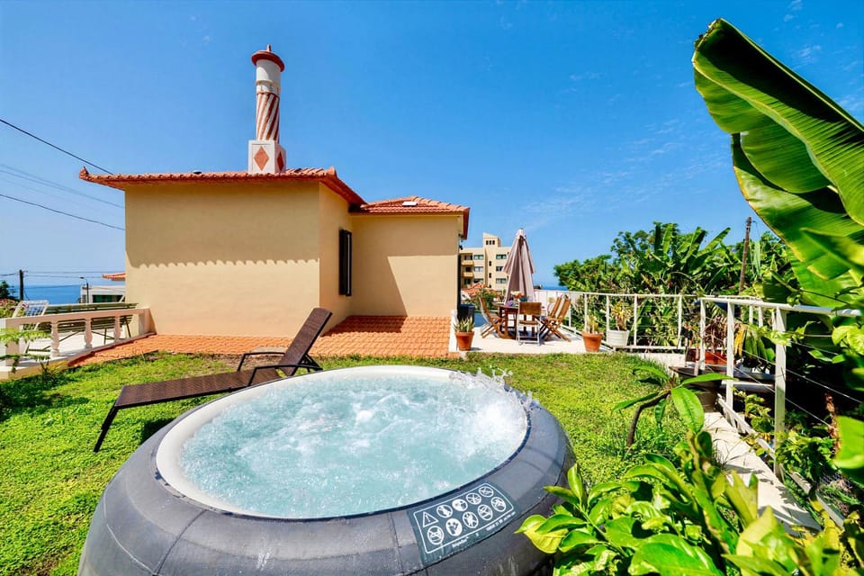 Natural landscape, Garden, Hot Tub, Pool view, Swimming pool, Swimming pool