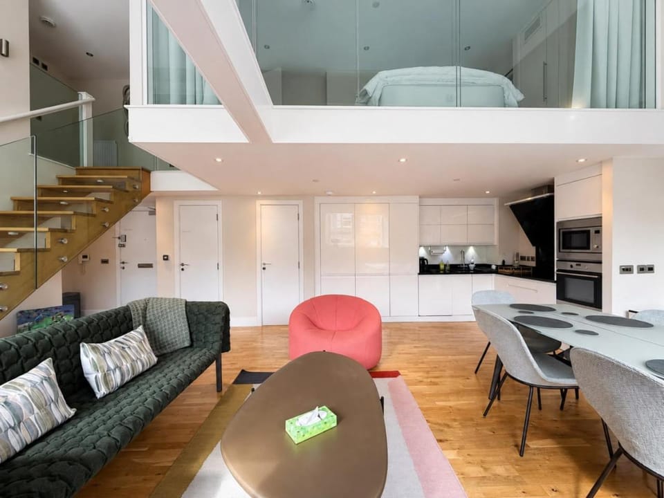 Modern Duplex Penthouse in The Old School House Apartment in Edinburgh