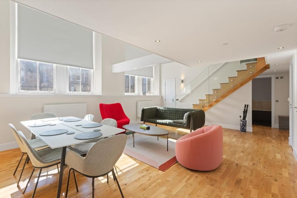 Modern Duplex Penthouse in The Old School House Apartment in Edinburgh